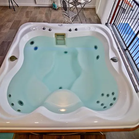 Superior 4 Antea With Pool Jacuzzi, Vila *