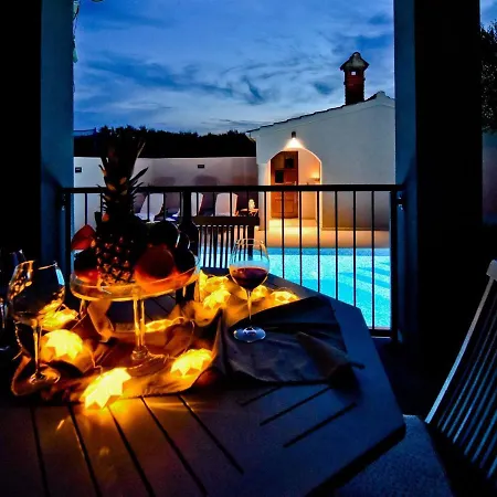 Superior 4 Antea With Pool Jacuzzi, Vila Zadar